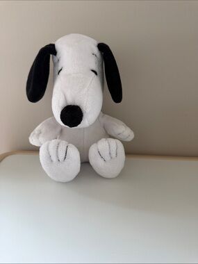DanDee Snoopy plush toy